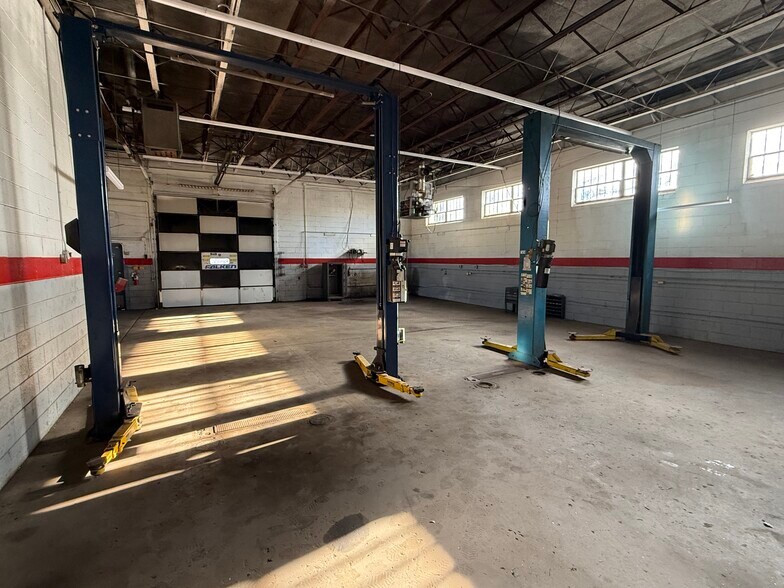 More Photos Of 1590 5th St, Ewing Office For Lease