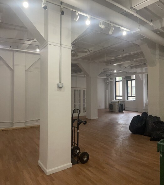 More Photos Of 344 W 38th St, New York Office For Lease