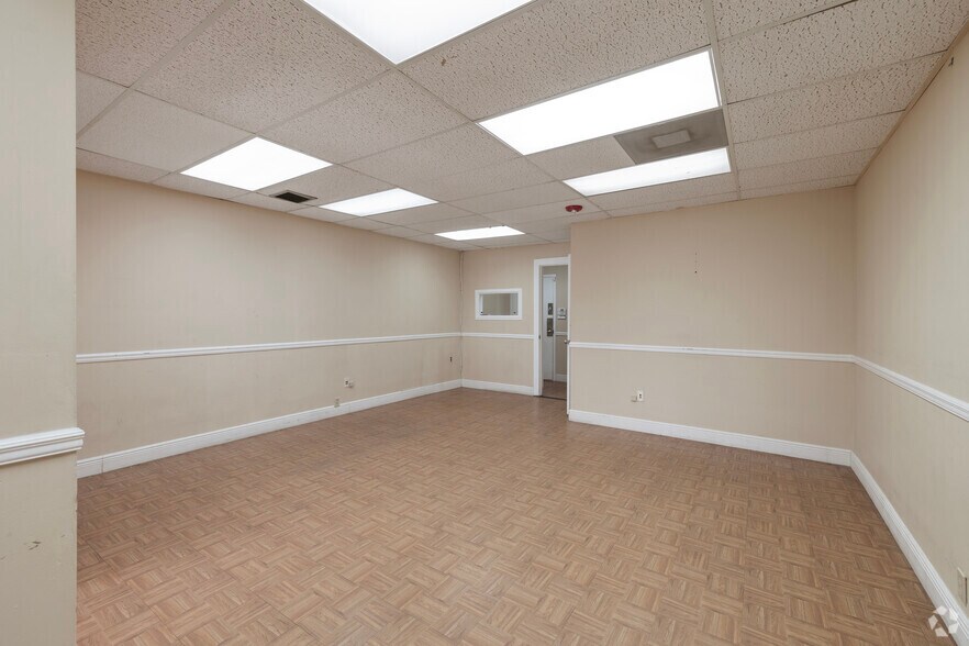 More Photos Of 540 NW 165th St, Miami Office For Lease