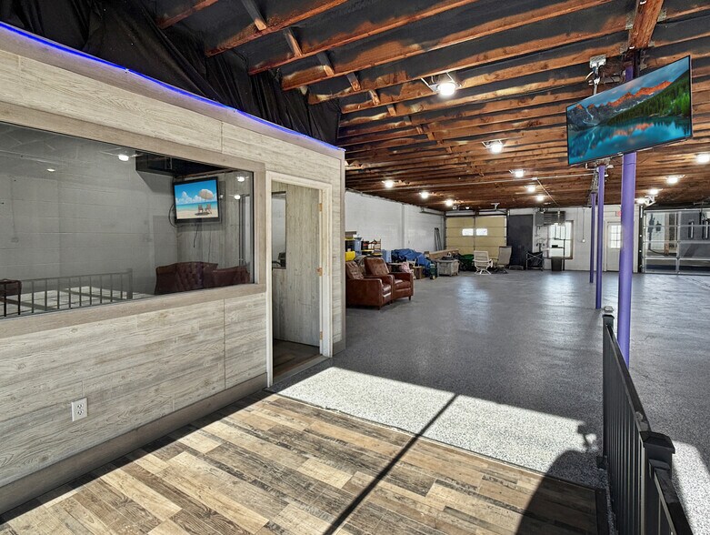More Photos Of 901 W Mamie Eisenhower Ave, Boone Auto Repair For Sale