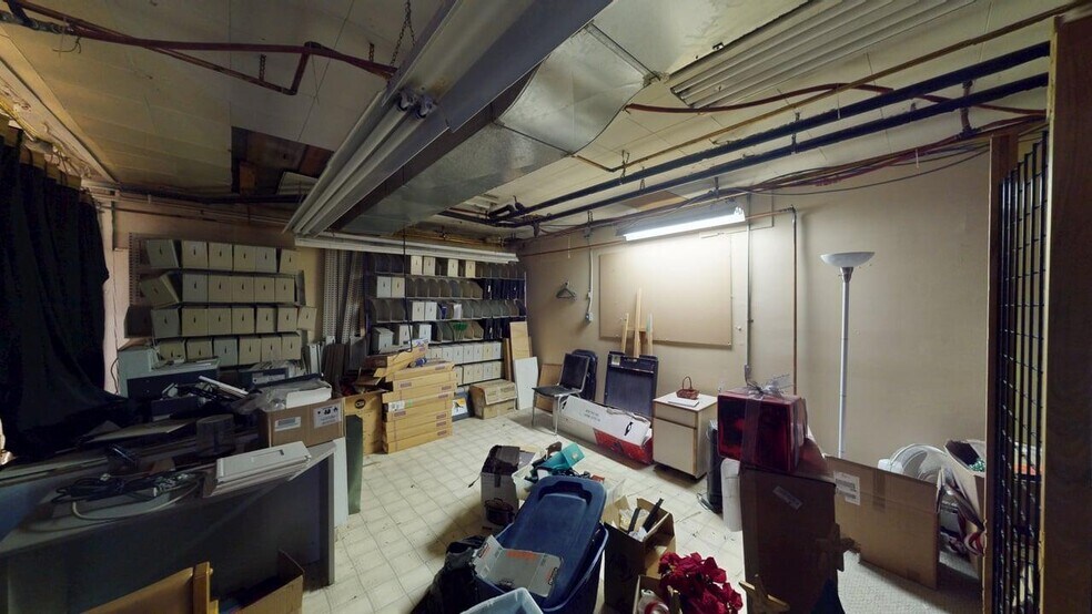 More Photos Of 800 Baker St, Cranbrook Storefront Retail Office For Sale
