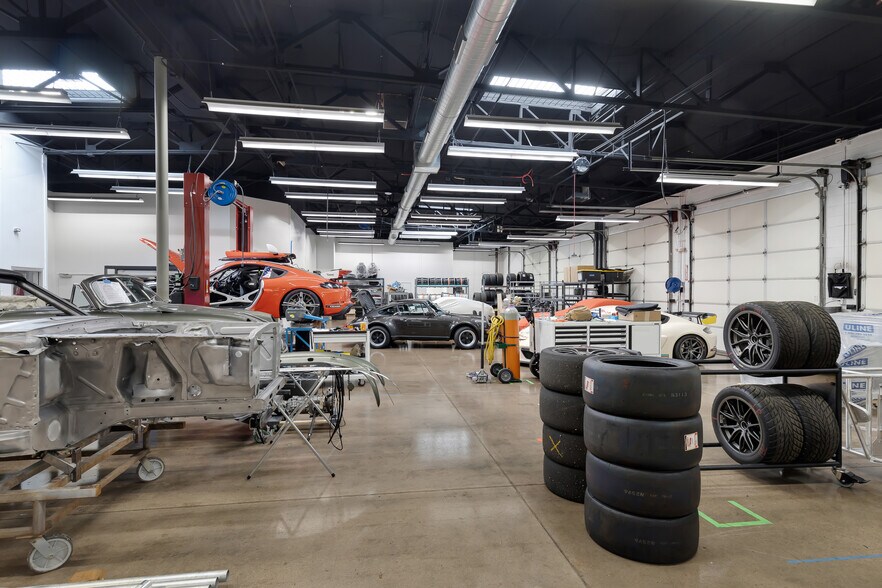 More Photos Of 14850 N 83rd Pl, Scottsdale Warehouse For Sale