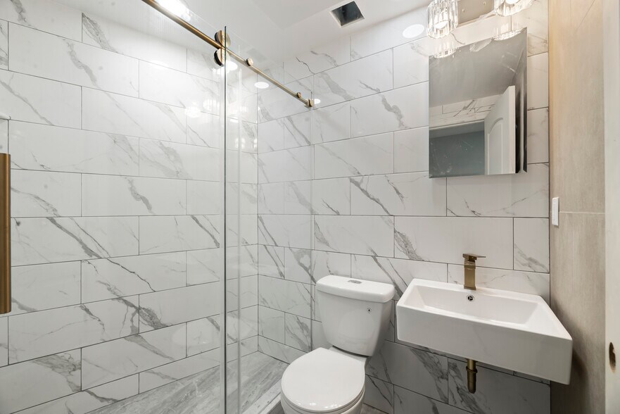 More Photos Of 14 Olive St, Brooklyn Hotel For Lease