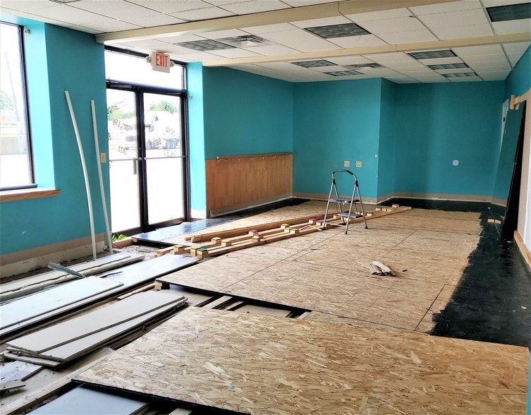 More Photos Of 2425 Hyde Park Blvd, Niagara Falls Freestanding For Lease