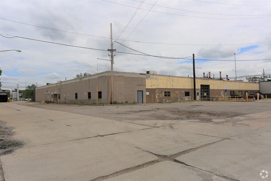 More Photos Of 4855 W 130th St, Cleveland Manufacturing For Lease