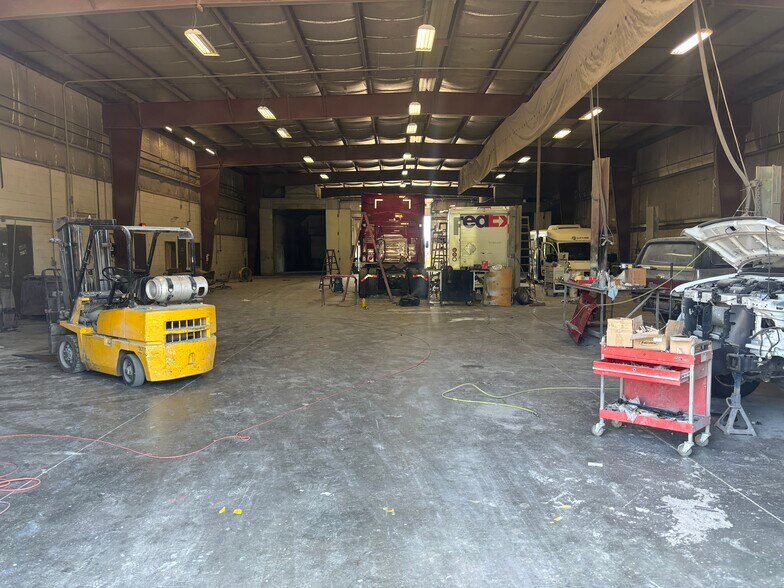 More Photos Of 3650 W Minnesota St, Indianapolis Warehouse For Lease