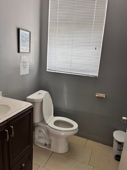 More Photos Of 2835 Hollywood Blvd, Hollywood Office For Lease