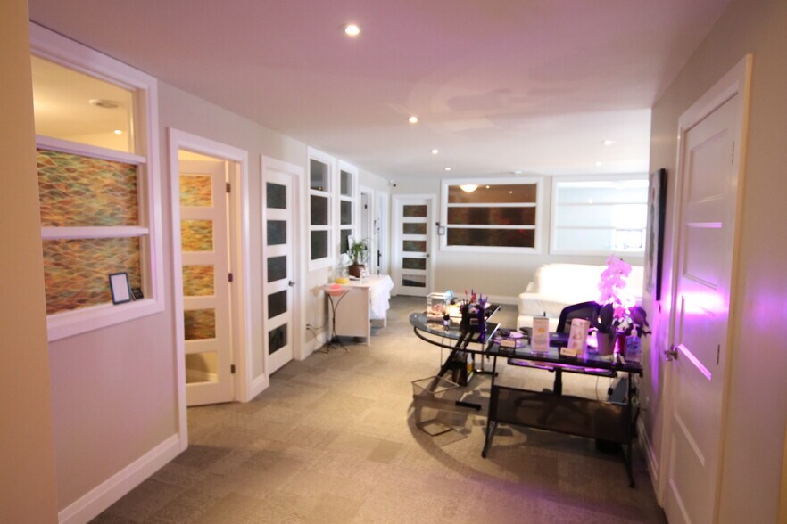 More Photos Of 1877 Merivale Rd, Nepean Office For Lease