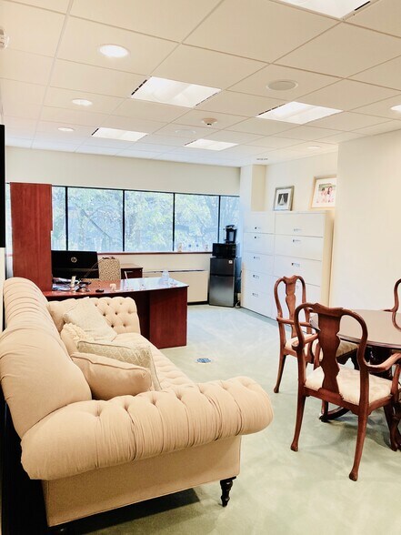 More Photos Of 67 Holly Hill Ln, Greenwich Office For Sale