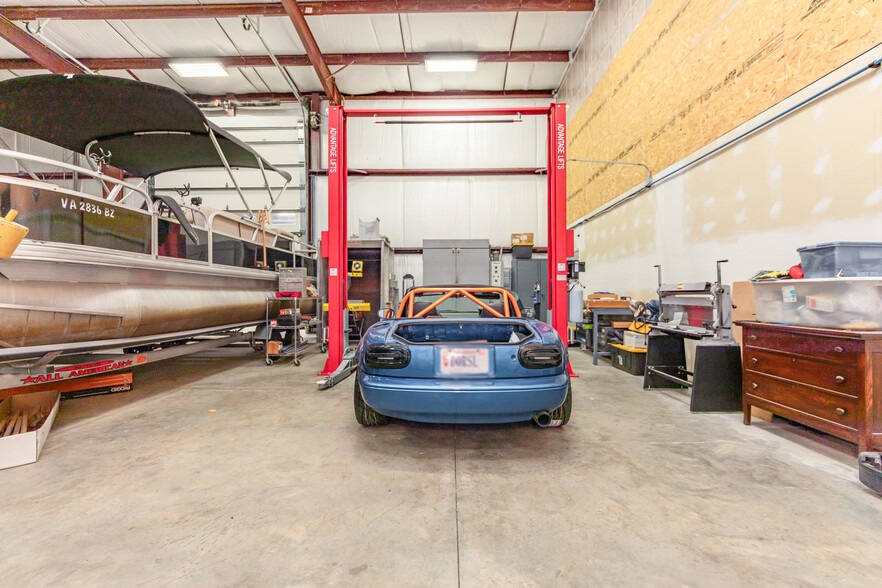 More Photos Of 1875 New Bridge Rd, Mineral Showroom For Sale