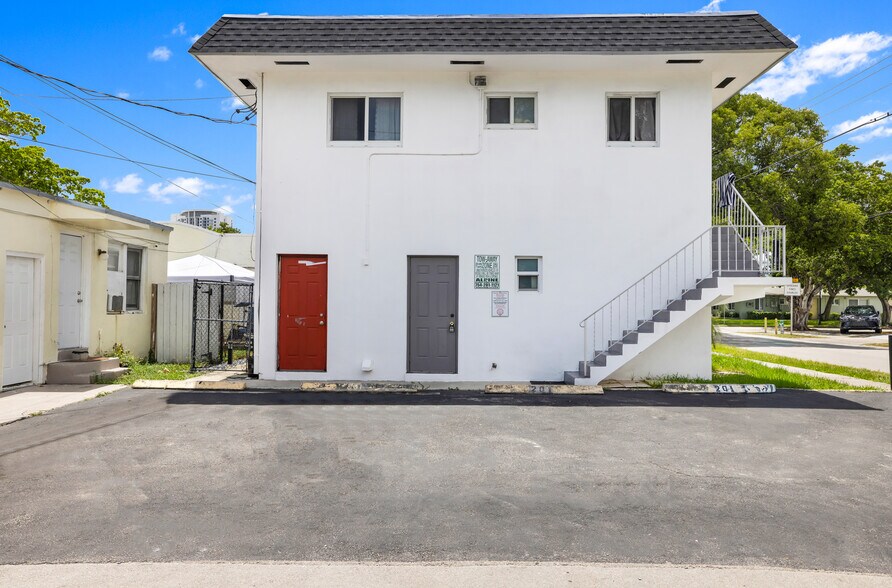 More Photos Of 1859 Lincoln St, Hollywood Apartments For Sale