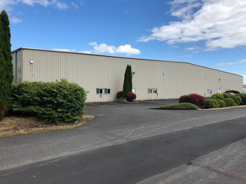 More Photos Of 34100 Skyway Dr, Scappoose Airplane Hangar For Lease