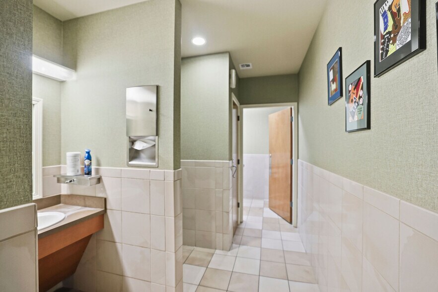 More Photos Of 68031 Capital Trace Row, Mandeville Office For Lease