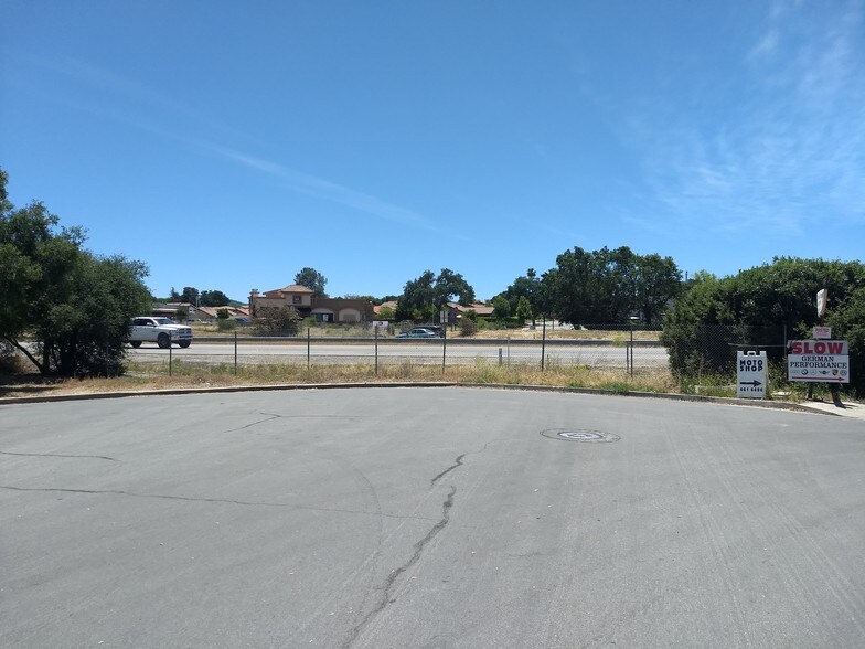 More Photos Of 8981 La Linia Ave, Atascadero Service For Sale