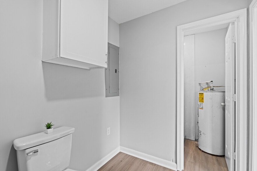 More Photos Of 106 Stevens St, Petal Freestanding For Lease