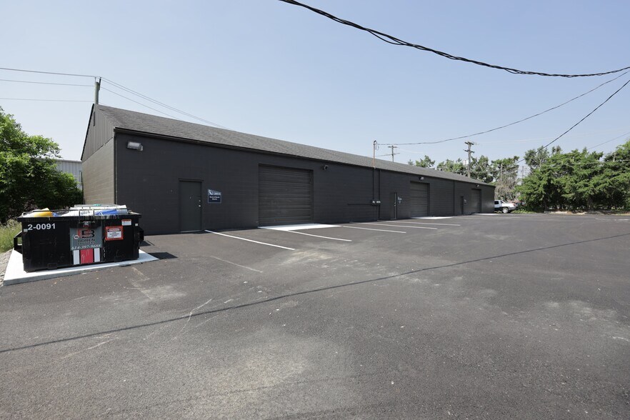 More Photos Of 2897-2899 Johnstown Rd, Columbus Warehouse For Sale