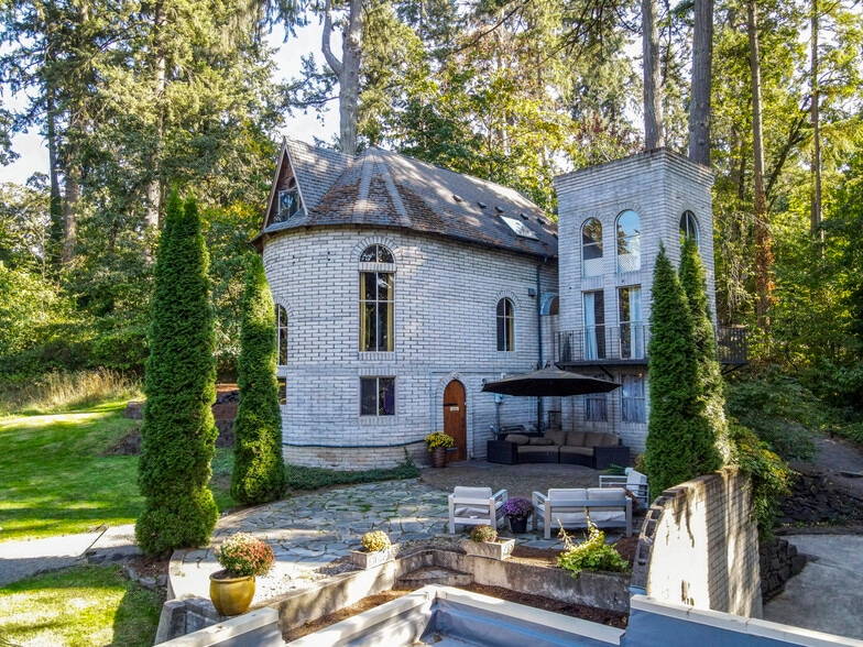 More Photos Of 1820 E 28th Ave, Eugene Multifamily For Sale