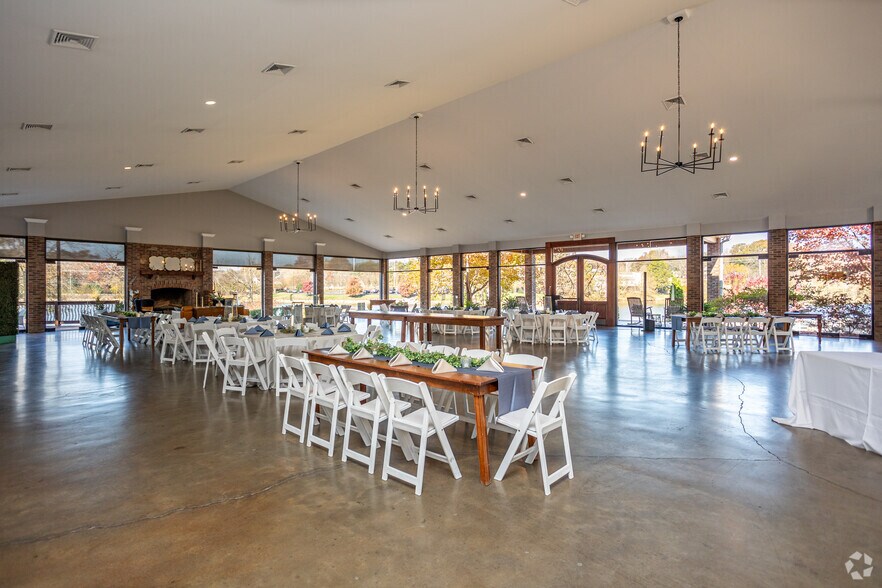 More Photos Of 9133 Hunter Valley Ln, Knoxville Sports And Entertainment For Sale