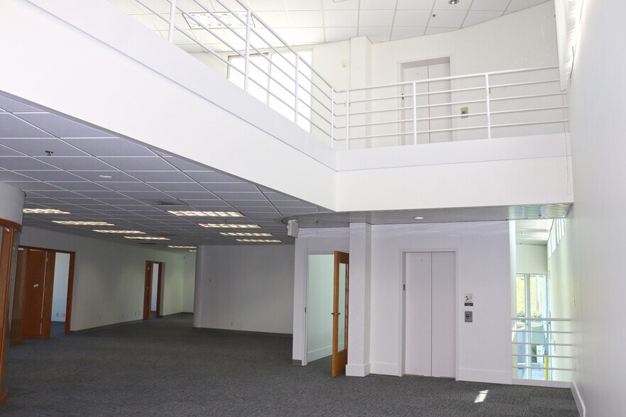 More Photos Of 11100 Linpage Pl, Saint Louis Self Storage For Lease