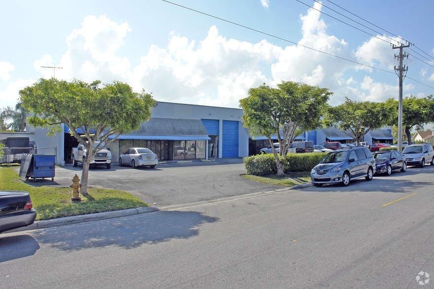More Photos Of 14305-14319 SW 142nd Ave, Miami Warehouse For Lease