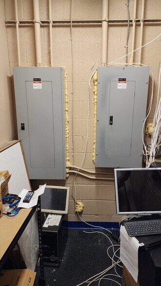 More Photos Of 159 N Gibson Rd, Henderson Warehouse For Sale