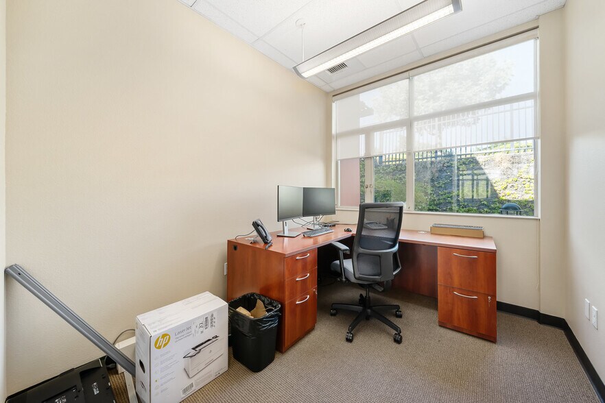 More Photos Of 102 S Vine St, Paso Robles Office For Lease