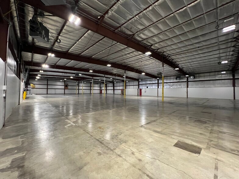 More Photos Of 5739 Green Valley Ct, Oshkosh Manufacturing For Lease