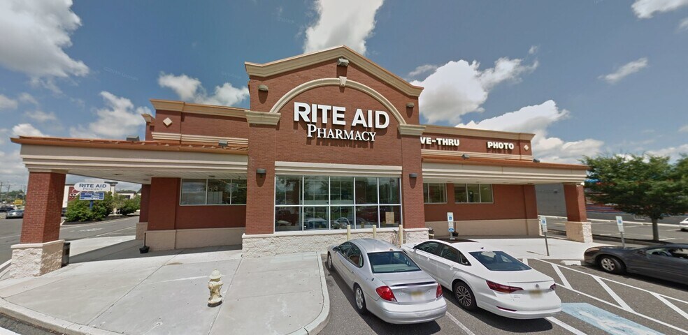 More Photos Of 2 Route 37 E, Toms River Drugstore For Lease