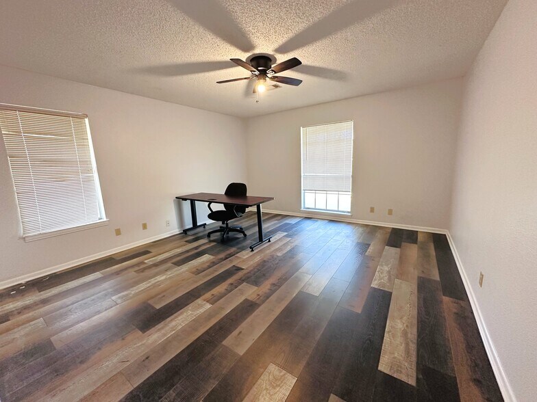 More Photos Of 722 E Wheatland Rd, Duncanville Office For Sale