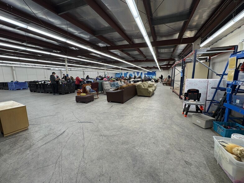 More Photos Of 2121 Van Deuren St, Green Bay General Retail For Sale