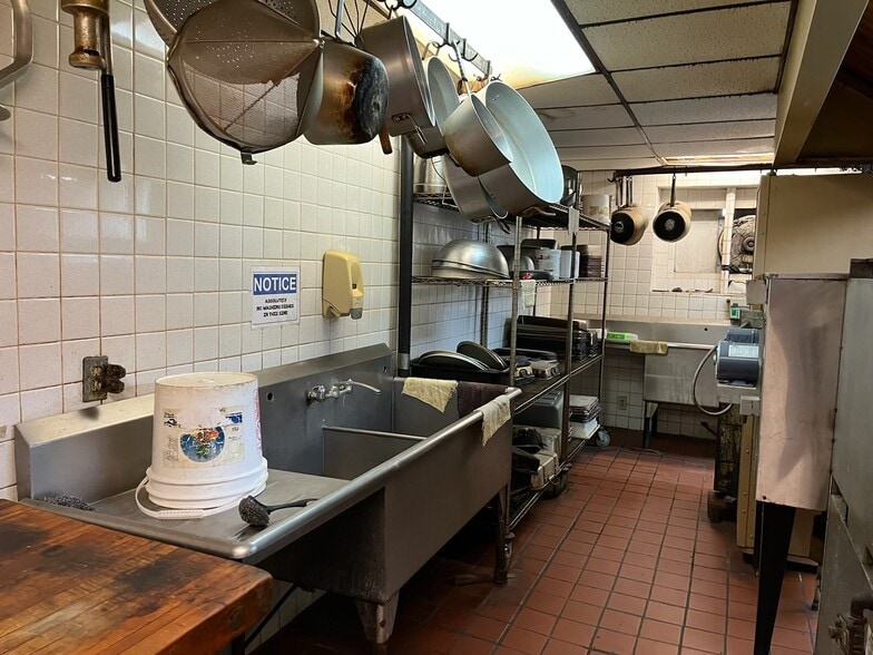 More Photos Of 815 S US Highway 281, Alice Hotel For Sale