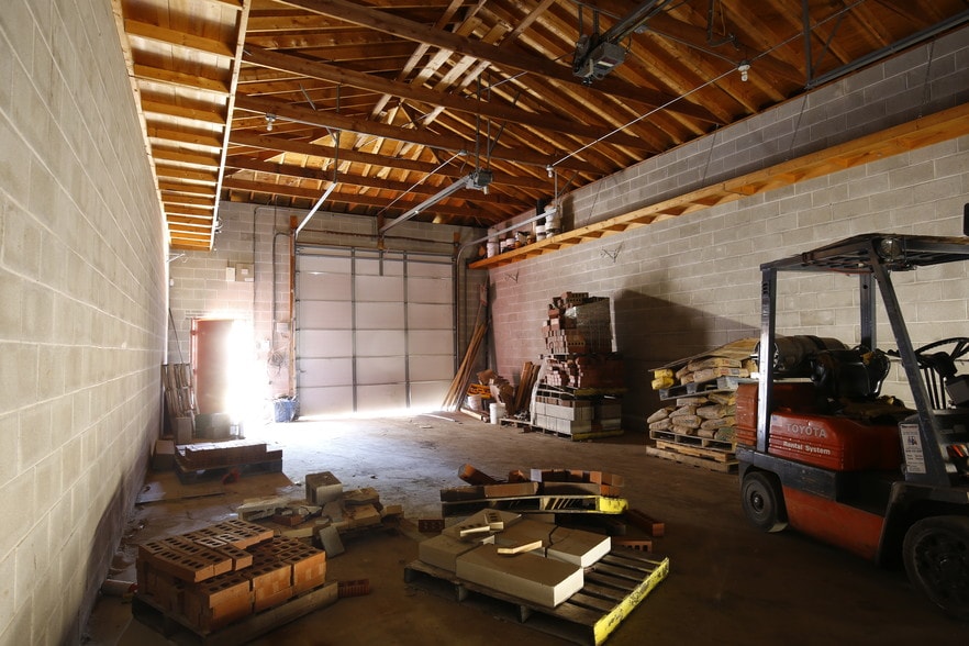 More Photos Of 5427 W 25th St, Cicero Contractor Storage Yard For Lease