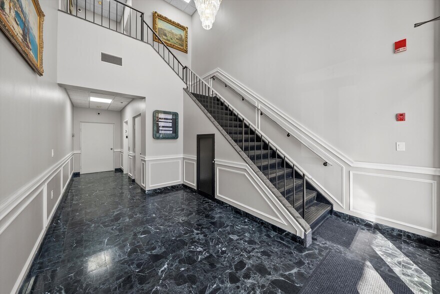 More Photos Of 24 Old Albany Post Rd, Croton-on-Hudson Medical For Lease