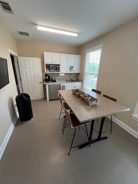 More Photos Of 547 N Mt Juliet Rd, Mount Juliet Office For Lease