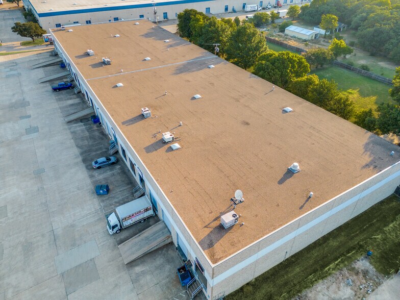 More Photos Of 1922-1938 N Great Southwest Pky, Grand Prairie Distribution For Lease