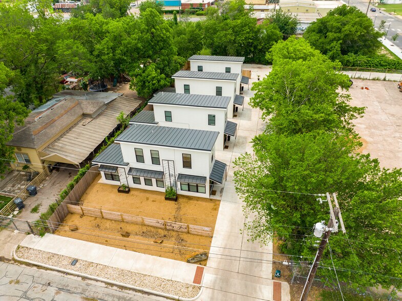 More Photos Of 511 S 10th St, Waco Specialty For Sale