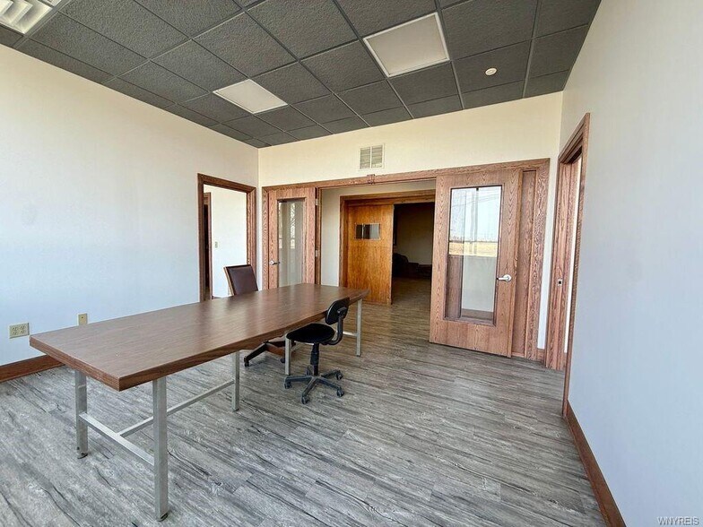 More Photos Of 8555 Packard Rd, Niagara Falls Warehouse For Lease