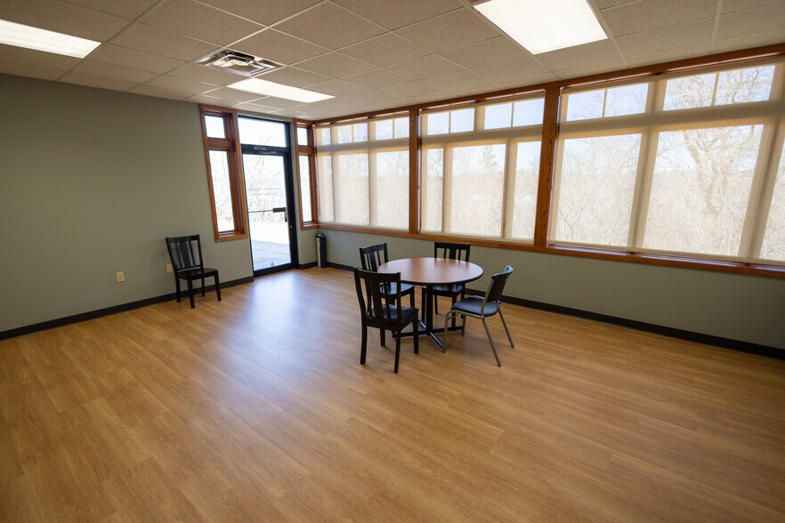 More Photos Of 1110 Oak Ridge Dr, Eau Claire Medical For Lease