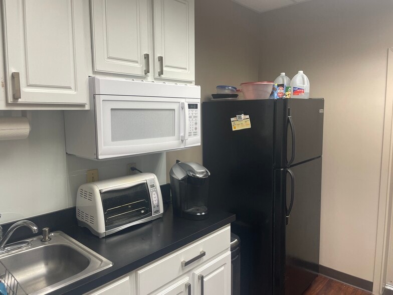More Photos Of 11607 Maryland Ave, Beltsville Warehouse For Sale