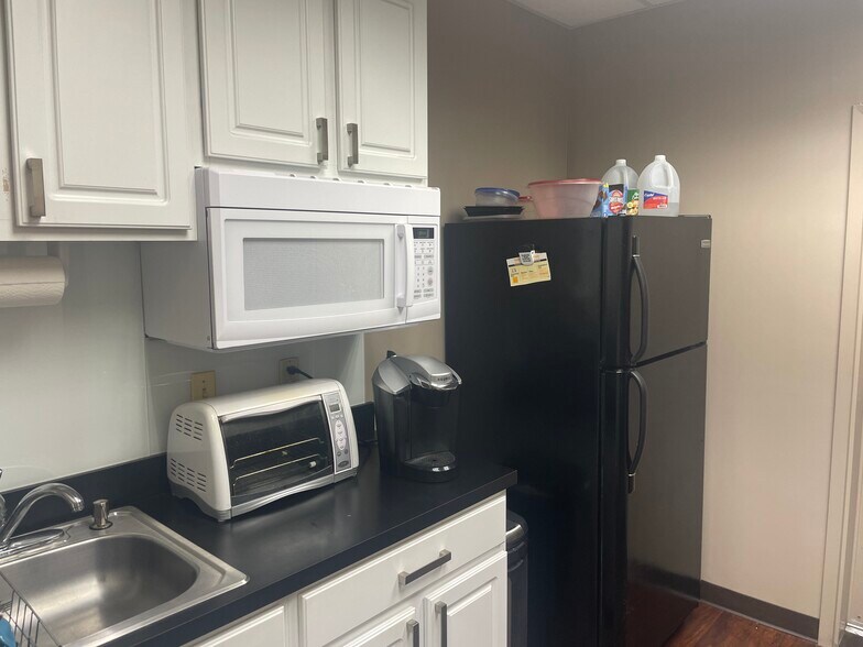 More Photos Of 11607 Maryland Ave, Beltsville Warehouse For Sale