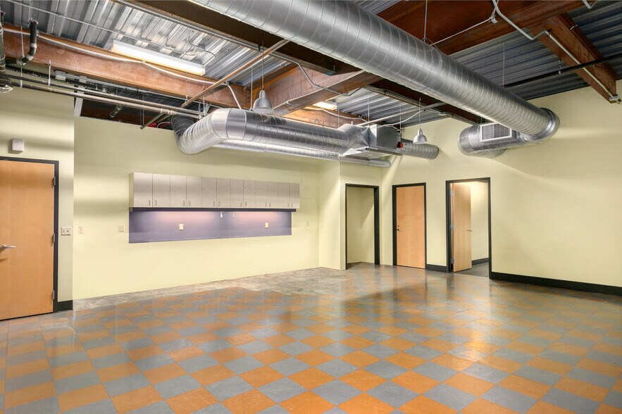 More Photos Of 11109 Slater Ave NE, Kirkland Office For Sale