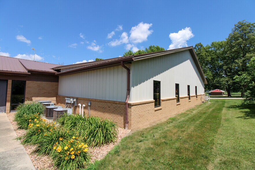 More Photos Of 100 E 3rd St, Galva Office For Sale
