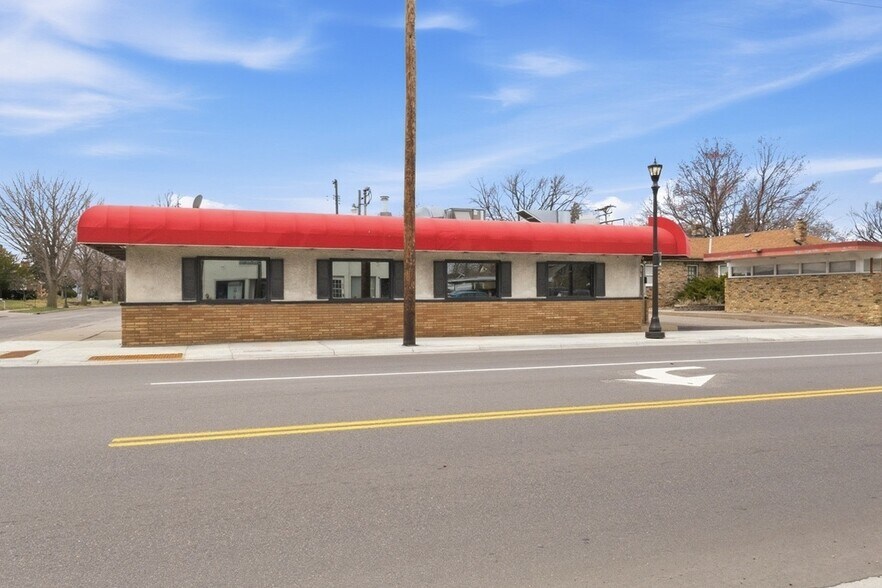 Primary Photo Of 1409 Arcade St, Saint Paul Restaurant For Sale