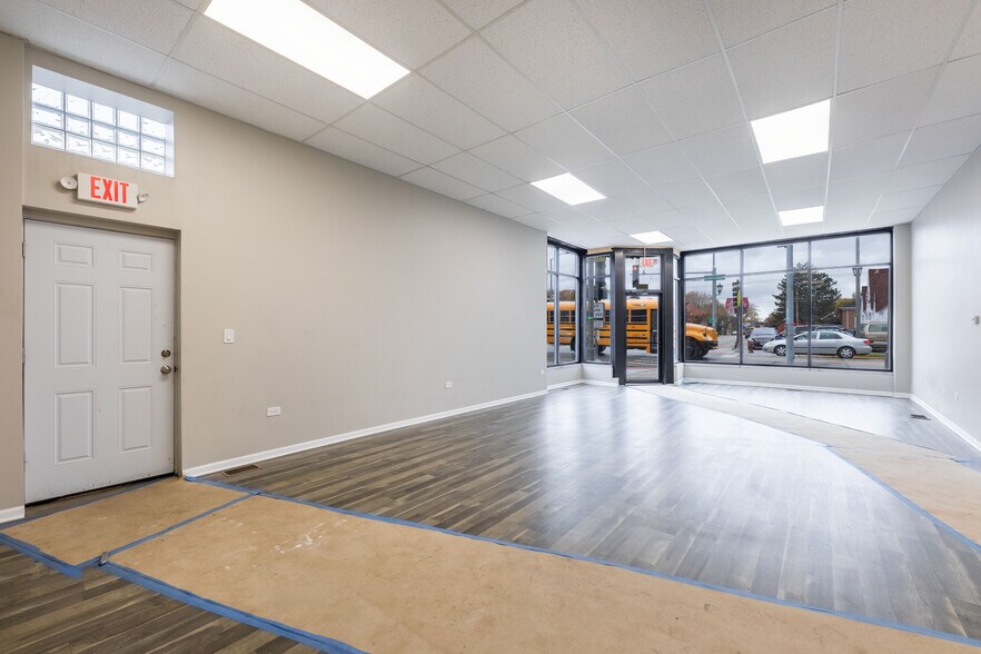 More Photos Of 1547 S Oak Park Ave, Berwyn Storefront Retail Residential For Lease