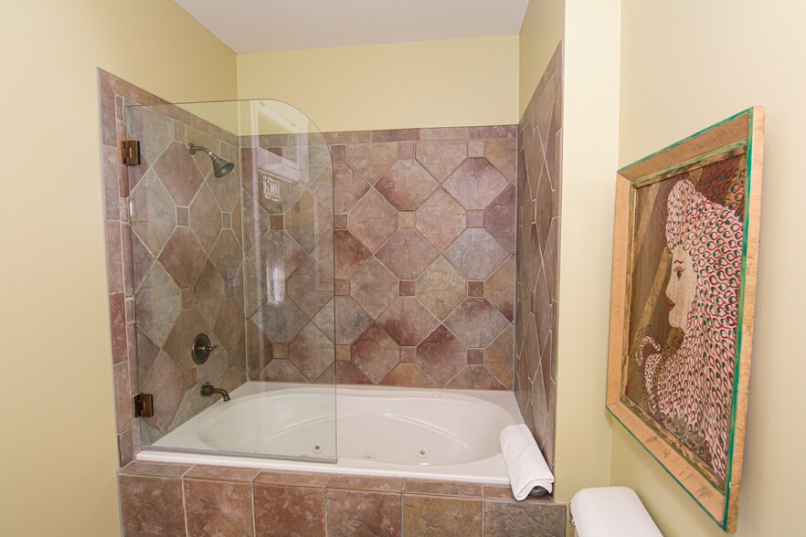 More Photos Of 301 Meyers Ave, Meyersdale Hotel For Sale