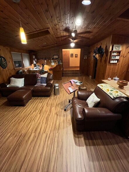 More Photos Of 690-692 State Route 66, Leechburg General Retail For Sale
