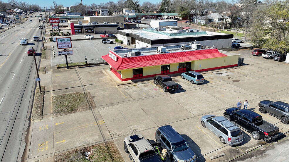 More Photos Of 405 W Front St, Tyler Restaurant For Sale