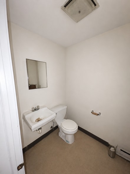 More Photos Of 880 Boston Post Rd, Old Saybrook Storefront Retail Office For Sale