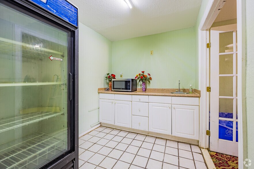 More Photos Of 7404 S May Ave, Oklahoma City Hotel For Sale