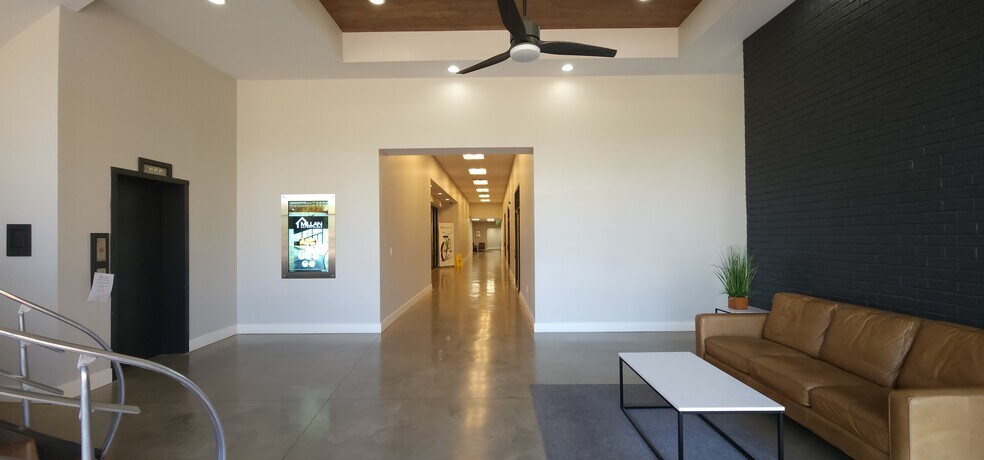 More Photos Of 128 N 2nd St, Clarksville Office For Lease